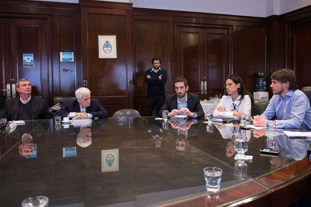 El Gobierno se reunió con la CGT Caló y pidió que eviten abusos de precios