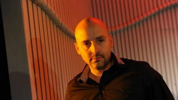 Una mujer increpó a Muscari en la DAIA: ¡Sos una porquería, te detesto, ojalá se vacíen tus obras!