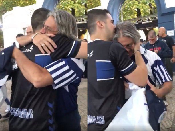 VIDEO: Le regaló la camiseta de Gimnasia a su papá con su primer sueldo