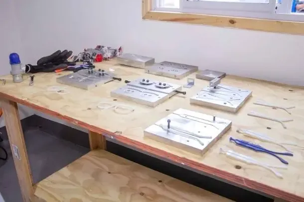 Una fundación convierte tapitas plásticas en anteojos gratuitos para quienes no pueden pagarlos. Foto: Fundación Boreal. Una fundación convierte tapitas plásticas en anteojos gratuitos para quienes no pueden pagarlos. Foto: Fundación Boreal.