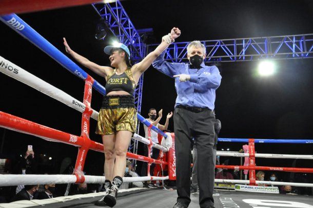 Boxeo: La Tigresa Acuña inicia su despedida con un triunfo por puntos