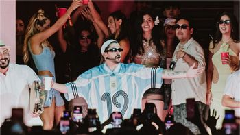 La casaca de Lionel Messi que vistió Bad Bunny no se consigue en Argentina La casaca de Lionel Messi que vistió Bad Bunny no se consigue en Argentina