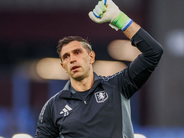 Bombazo: Manchester United aceleró por Dibu Martínez