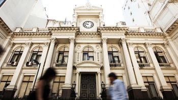 el banco central aspiro casi $10.000 millones para contener la suba del dolar el banco central aspiro casi $10.000 millones para contener la suba del dolar