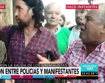 VIDEO: Tensión entre policías y sindicalistas en la puerta de Economía