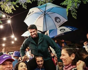 Funcionarios de Qatar terminaron en andas de hinchas argentinos después de una reunión