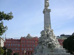 Admiten que llevarían a Mar del Plata el monumento a Colón