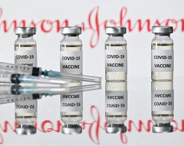 Piden suspender el uso de la vacuna Johnson & Johnson por seis casos de trombosis en Estados Unidos