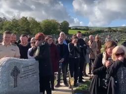 Un irlandés dejó una grabación para que pongan en su funeral: la reacción de los familiares