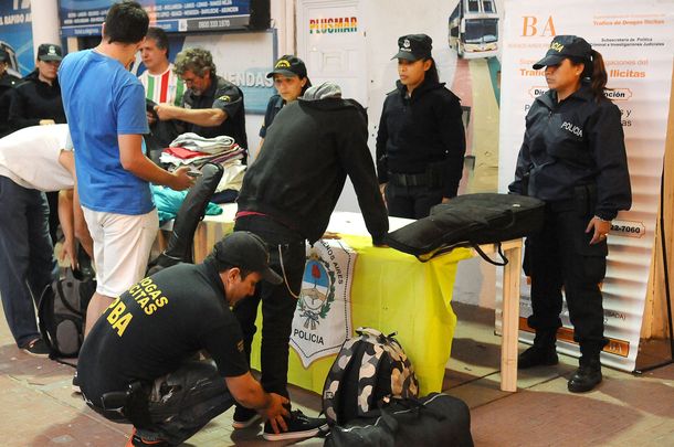 Operativo antidrogas en San Bernardo y Villa Gesell: detienen a 12 personas en terminales de ómnibus