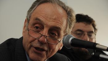 #papelprensa: es un simbolo de complicidad con la dictadura, dijo heller #papelprensa: es un simbolo de complicidad con la dictadura, dijo heller