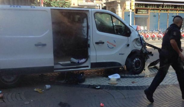 VIDEO: Ésta es la camioneta que protagonizó el atentado