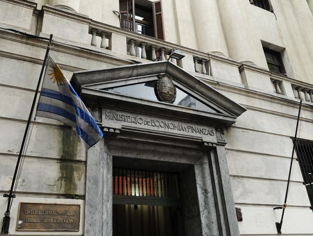 El Ministerio de Economía y Finanzas.