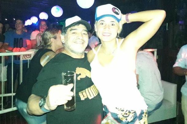Diego Maradona en Sutton de San Miguel con su novia Rocío Oliva