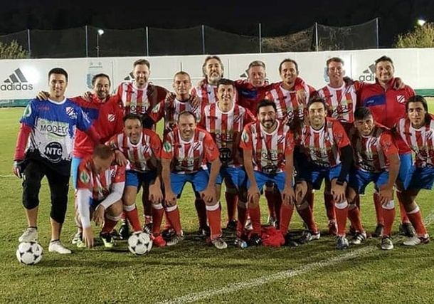 Con un particular anuncio, un club ofrece descuento en servicios fúnebres a sus socios