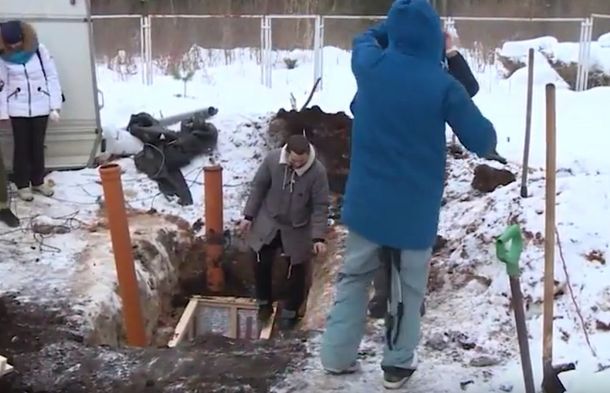 Un bloguero pasó 24 horas enterrado dentro de un ataud