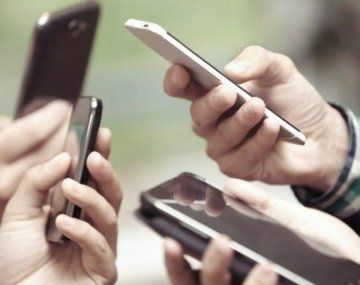 Cómo aprovechar las idas y vueltas del dólar para comprar este celular