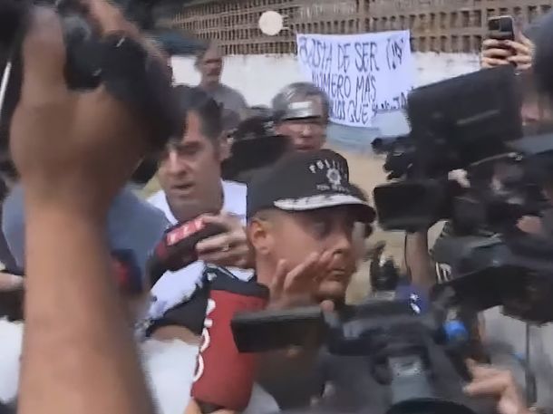 Familiares de efectivos insultaron y escupieron el jefe de la Policía de Santa Fe