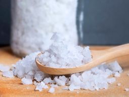 Chau al mal olor: el secreto casero de dejar un algodón con sal gruesa en el armario Chau al mal olor: el secreto casero de dejar un algodón con sal gruesa en el armario