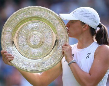 Swiatek aplastó a Anisimova y se consagró en Wimbledon por primera vez