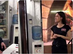 Mauricio Macri visitó una pizzería y alertó que habrá recesión