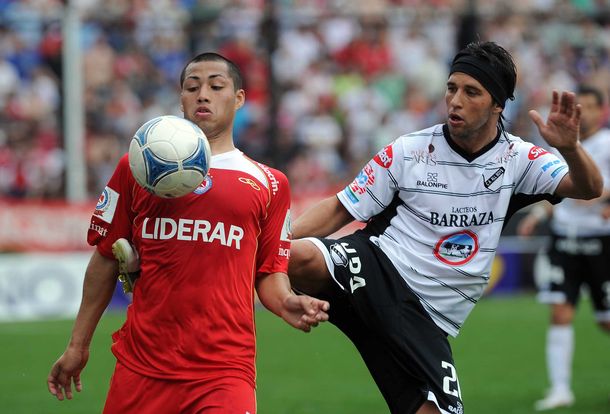 Argentinos golpeó al final y amargó a All Boys en el clásico