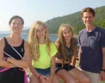 Tragedia en España: mellizas de 12 años mueren tras caer de un sexto piso