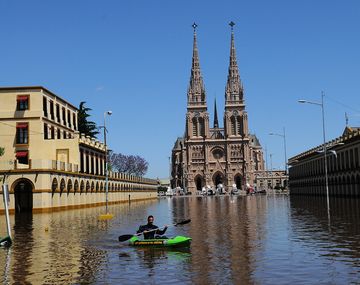 Esperanza para evacuados en Luján: el río dejó de subir