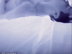polemica: miley cyrus, se masturba en su nuevo video polemica: miley cyrus, se masturba en su nuevo video