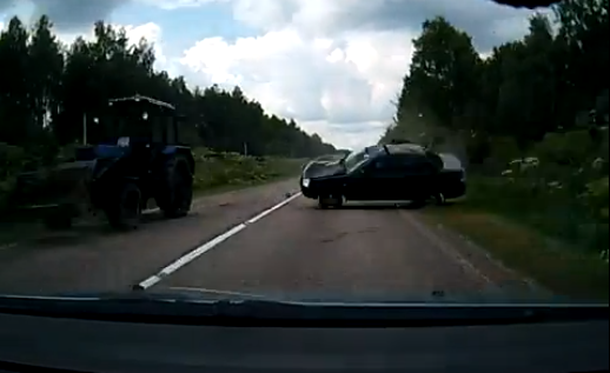 VIDEO: Se salva por un pelo de un choque que terminaría en tragedia