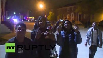 asaltan a una periodista mientras cubria las protestas en baltimore asaltan a una periodista mientras cubria las protestas en baltimore