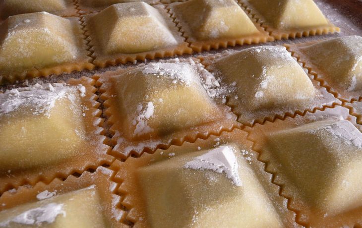 Eran para el domingo: detuvieron a dos policías por robar ravioles