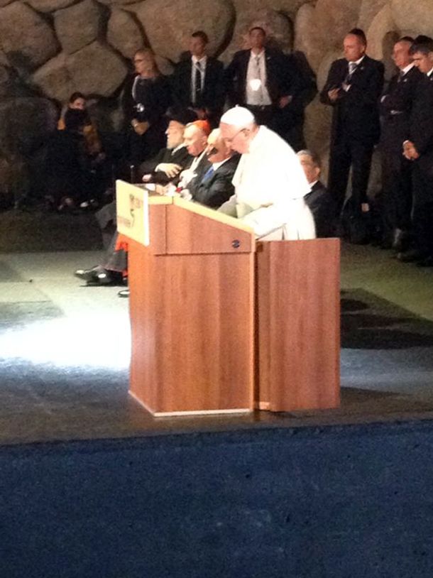 Francisco tiende lazos capaces de derribar todos los obstáculos