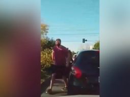 ¡Asesino!: brutal agresión a un jubilado por manejar sin barbijo en La Plata