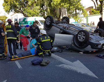 Choque y vuelco en Caballito