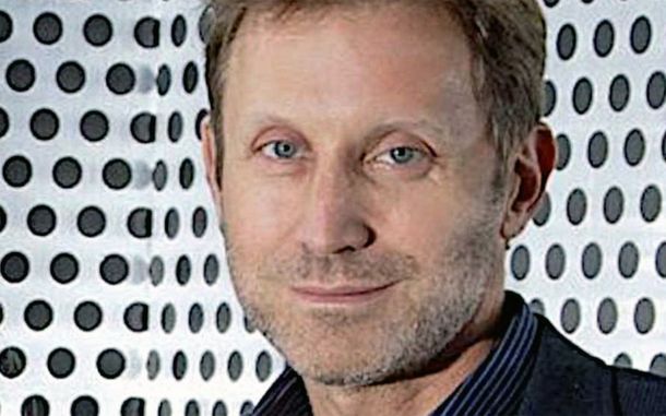 Dueño de la Suizo Argentina entregó a la Justicia un celular reseteado de fábrica