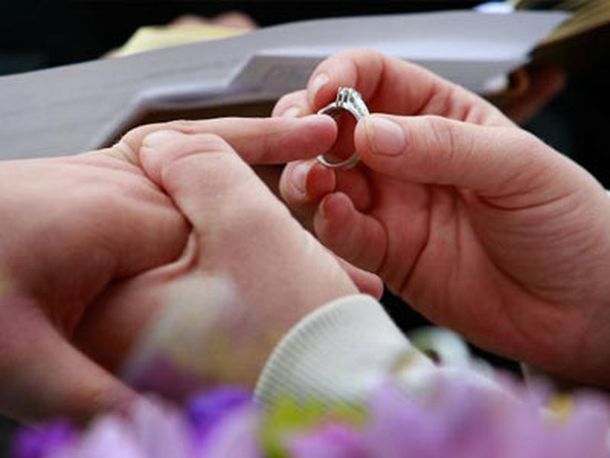 Novia embarazada tuvo a su bebé apenas dio el sí ante el juez