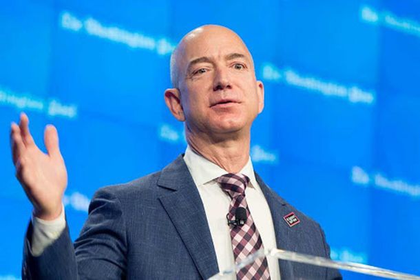 Jeff Bezos agrandó su fortuna y podría convertirse en el primer trillonario del mundo