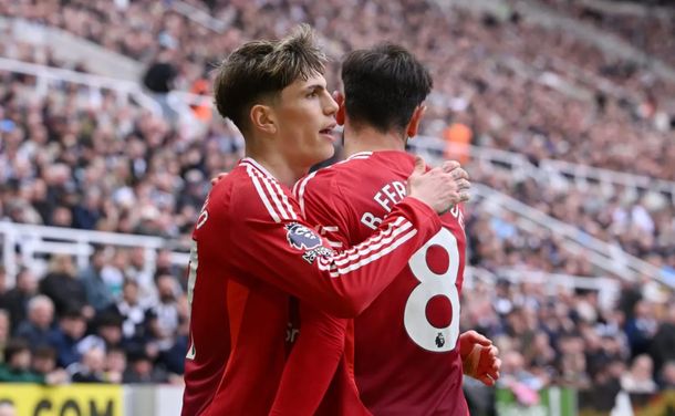 Alejandro Garnacho volvió al gol para el Manchester United, pero no alcanzó ante Newcastle