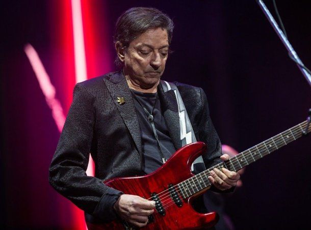 La Plata: investigan a Julio Moura, guitarrista de Virus, por la muerte de su pareja