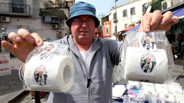 Así esperan por Higuaín los hinchas del Nápoli