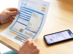 El directo de Cabildo Abierto en UTE denuncia sobrecostos en las tarifas de los uruguayos. El directo de Cabildo Abierto en UTE denuncia sobrecostos en las tarifas de los uruguayos.