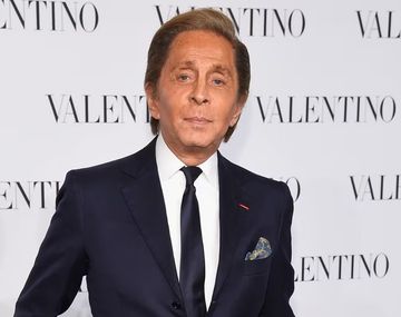 Dolor en el mundo de la moda: murió el diseñador Valentino a los 93 años