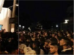 Avalancha en el baile de La Mona Jiménez Avalancha en el baile de La Mona Jiménez