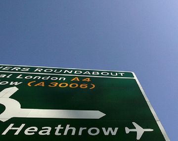 Un avión casi choca con un drone