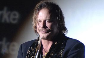 filtraron fotos del desalojo de mickey rourke por falta de pago de su alquiler filtraron fotos del desalojo de mickey rourke por falta de pago de su alquiler