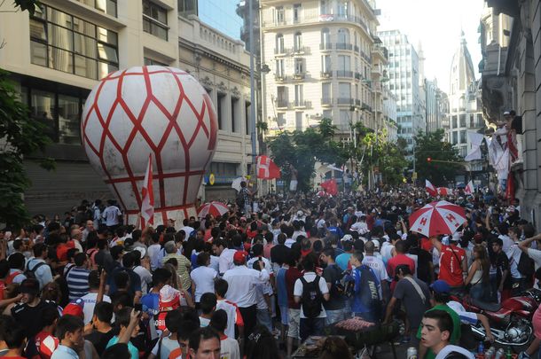 Hinchas de Huracán se manifestaron en la Legislatura porteña