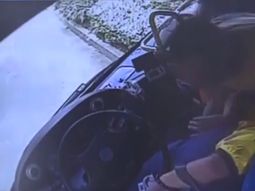 Colectivero murió en pleno recorrido y se desató caos