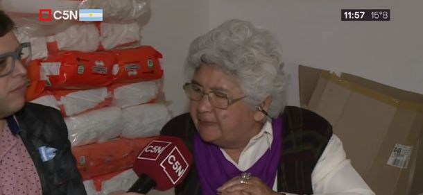 Teresa tiene 85 años, gana la jubilación mínima y vende tortas fritas para subsistir
