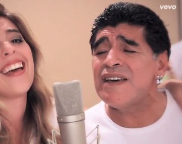 El videoclip de Maradona y Dalma cantándole al Mundial